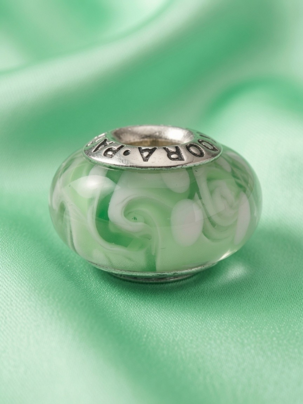 Pandora Mint Green and White Swirl Murano Glass Charm Thaïlande.
